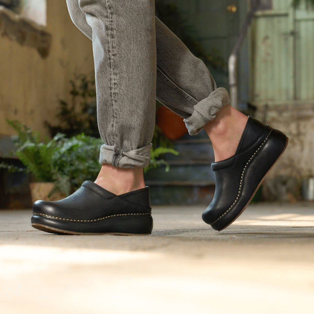 What are the shoes that are comparable to Dansko?